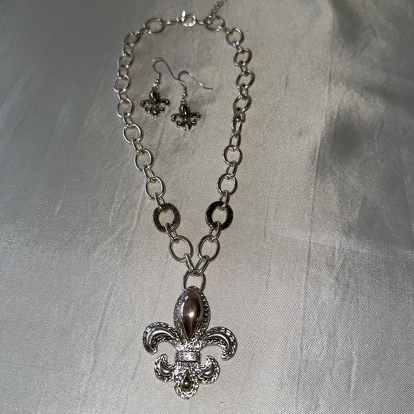 Elegant Mixed Metal Fleur De Lis Necklace Dangle Earring Set Silver Mixed Metal - Picture 6 of 12
